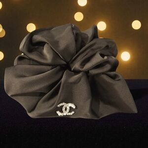 Jumbo Black Scrunchi